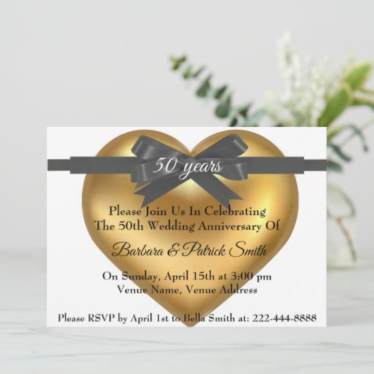 50e Jubileum Golden Heart Elegant Invitation Kaart (Staand voorkant)