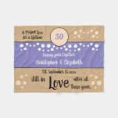 50e Jubileum paarse en gouden nog steeds verliefd Fleece Deken (Voorkant (Horizontaal))