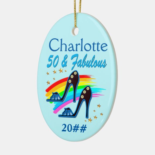 50E SCHOENENKONINGIN GEDATEERD EN AANGEPAST ORNAME KERAMISCH ORNAMENT (Links)