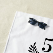 50e trouwdag witte zwarte krans strandlaken (In situ)