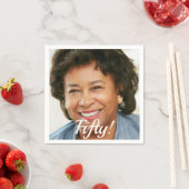 50e van de verjaardagspartij fotoscriptvrouw servet (Insitu)