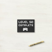 50e verjaardag / 50e Jubileum Niveau 50 voltooid Post-it® Notes (Op bureau)