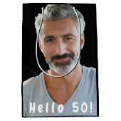 50e verjaardag aangepaste foto hallo 50 man man medium cadeauzakje (Voorkant)
