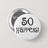 50e verjaardag cadeaus, 50 gebeurt! ronde button 5,7 cm (Voorkant /achterkant)
