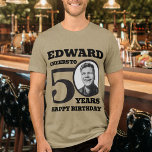 50e verjaardag foto en naam mono tone zwart<br><div class="desc">Happy 50th Birthday zwarte tekst, naam en foto t-shirt. Leuke 50e gepersonaliseerde foto t-shirt in vet zwart ontwerp. Personaliseer dit shirt met een foto van de jarige in het midden van het getal 0. Geweldig idee om wat plezier toe te voegen aan een mijlpaal vijftigste verjaardagsfeest. Andere overeenkomende items en...</div>