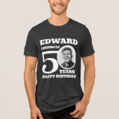50e verjaardag foto en naam witte tekst Tri-Blend shirt (Voorkant)