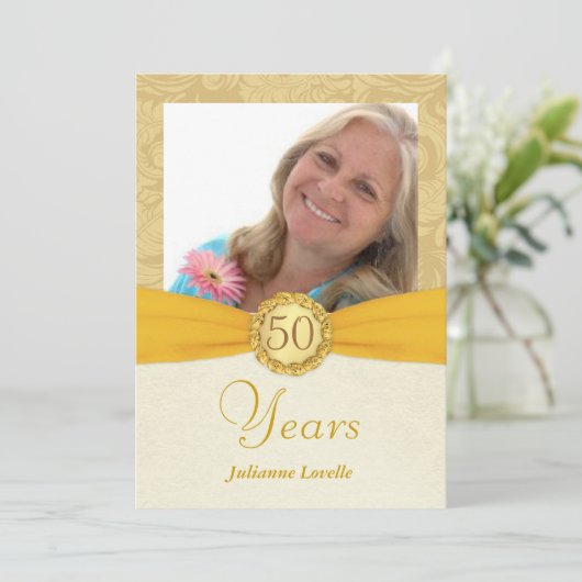 50e verjaardag Foto-uitnodigingen - Gold Damask Kaart (Staand voorkant)