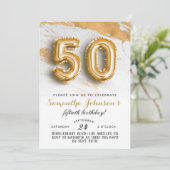 50e verjaardag Gold Marble Uitnodiging (Staand voorkant)