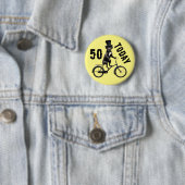 50e verjaardag Hond op een fiets 50 jaar oud Ronde Button 5,7 Cm (In situ)