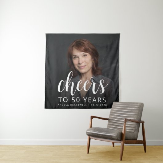 50e verjaardag Party Foto Wit Script Cheers Wandkleed (In situ)