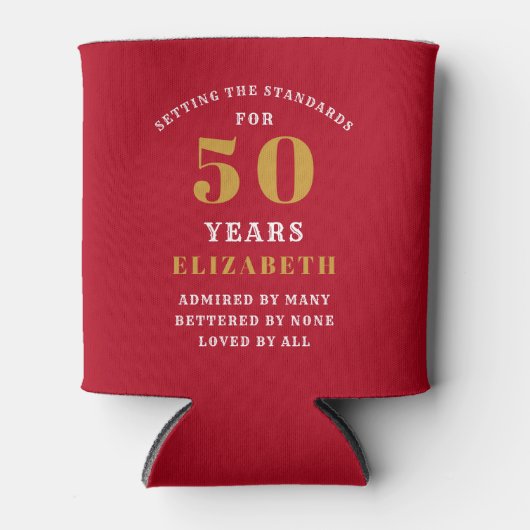 50e verjaardag, rood en goud, voeg Jouw naam toe Blikjeskoeler (Voorkant)