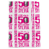 50e verjaardag roze blik 50 douanefoto naam medium cadeauzakje (Achterkant)