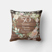 50e verjaardag Rustieke houten bloemenslingerlicht Kussen (Achterkant)