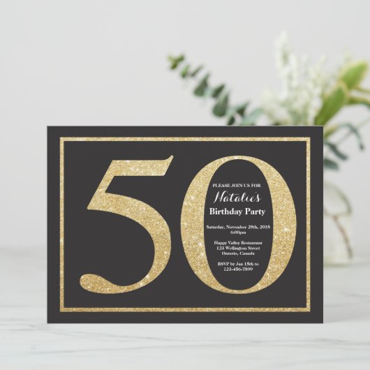 50e verjaardag uitnodiging Gold Glitter Krijtbord (Staand voorkant)