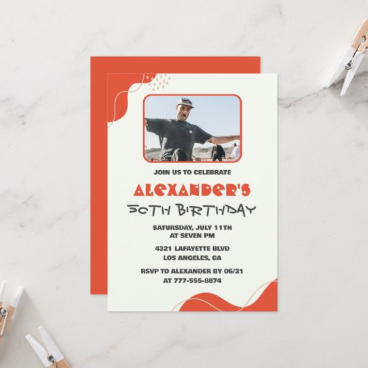 50e verjaardag uitnodigingen Mannen Rood Eenvoudig (Voorkant / Achterkant in situ)