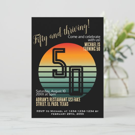 50e verjaardag uitnodigingen: Vijftig en bloeiende Kaart (Staand voorkant)