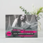 50e verjaardag Vrouw Breaking TV Nieuwsfeest Kaart (Staand voorkant)