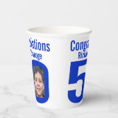 50e verjaardagsdouane twee foto witte blauwe tekst papieren bekers (Rechts)