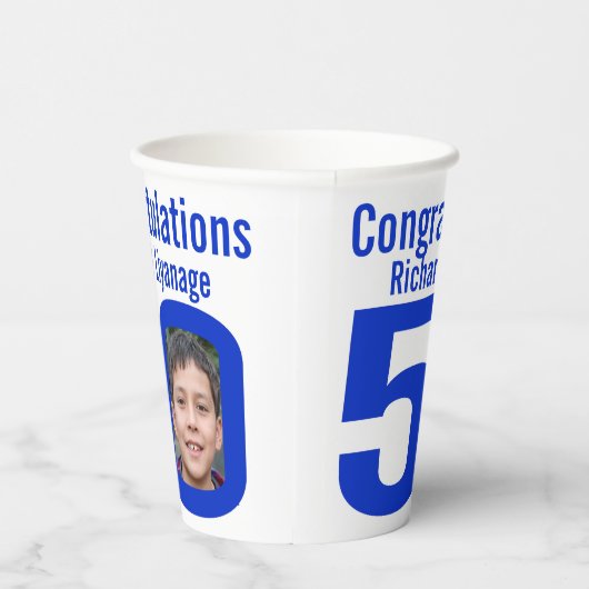 50e verjaardagsdouane twee foto witte blauwe tekst papieren bekers (Rechts)