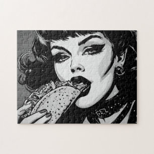 50s BW Grafische Stijl Goth Meisje Eet een Taco Legpuzzel