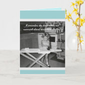  '50s Meisje Strijken Happy Birthday Kaart (Gele Bloem)