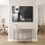 50ste bruiloft Jubileum | goudbelettering | Foto Canvas Afdruk<br><div class="desc">Vier een bijzondere mijlpaal met deze elegante 50e bruiloft Jubileum foto canvas print. Met luxe gouden belettering en ruimte voor een gekoesterde foto, maakt dit doek een tijdloze herinnering die vijf decennia van liefde en toewijding eert. Perfect voor het herdenken van deze speciale gelegenheid, het zal een vleugje sophisticatie toevoegen...</div>