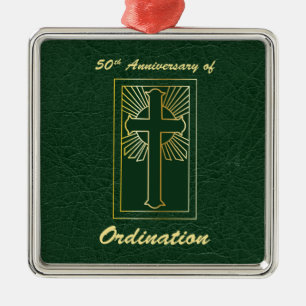 50ste verjaardag van priesterwijding groene leren metalen ornament