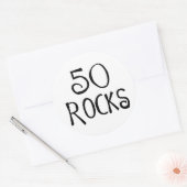 50ste verjaardagsgeschenken, 50 ROCKS Ronde Sticker (Envelop)