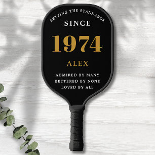50ste Verjaardagsnaam 1974 Zwart Goud Elegant Chic Pickleball Paddle