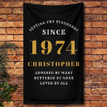 50th Birthday Born 1974 Naam toevoegen Zwart Goud Spandoek<br><div class="desc">50th Birthday Party Wall Banner - zwart en goud decoratief stuk. Vier een indrukwekkende mijlpaal met onze 50ste verjaardag Party Wall Banner. Deze one-of-a-kind zwarte en gouden banner is niet alleen een decoratie, het is een statement piece. aan uw voorkeuren, is het een elegante en leuke manier om het begin...</div>