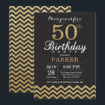 50th Birthday Invitation Black en Gold Glitter Kaart<br><div class="desc">50e verjaardag Uitnodiging met Black en Gold Glitter Chevron. Chalkboard. Volwassen verjaardag. Man of vrouwen uitgenodigd. Voor verdere aanpassing,  te klikken gelieve de knoop "van de Aanpassing het"en ons ontwerphulpmiddel te gebruiken om deze sjabloon te wijzigen.</div>