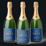 50th Birthday Name 1972 Blue Gold Elegant Chic Sparkling Wijnetiket<br><div class="desc">Een gepersonaliseerd elegant mousserend wijnetiket dat gemakkelijk is aan te passen voor die speciale gelegenheid.</div>