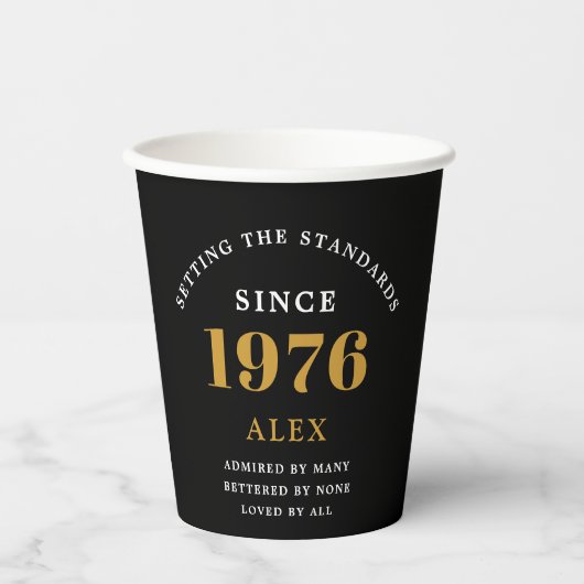 50th Birthday Name 1976 Black Gold Elegant Chic Papieren Bekers (Voorkant)