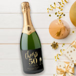 50th Birthday name gepersonaliseerde kazen Goud zw Sparkling Wijnetiket<br><div class="desc">Modern gouden typografie script juicht naar 50 jaar verjaardagsfeestje gepersonaliseerde zwarte champagne label.</div>
