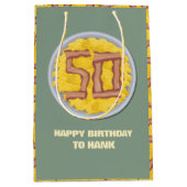 50th Birthday Party Mannen Funny Bacon Eggs Medium Cadeauzakje (Voorkant)