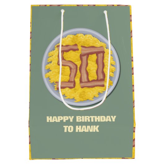 50th Birthday Party Mannen Funny Bacon Eggs Medium Cadeauzakje (Achterkant)