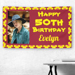 50th Birthday Yellow Flower Photo Party Spandoek<br><div class="desc">Decoreer haar feest met deze 50e 'Birthday Yellow Flower Photo Party'-banner. Pas dit aan met haar foto,  naam en leeftijd. Deze kleurrijke banner heeft een vettige kleur van de herfst met gele bloesems.</div>