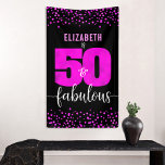 50th Fabulous Birthday Hot Pink folie stippen zwar Spandoek<br><div class="desc">"50 en fantastisch." Bezit het en start in 50 met stijl! Hang deze prachtige, moderne, grafische glam, hete roze faux folie "50" en stippen op zwarte, gepersonaliseerde banner om haar mijlpaalverjaardag aan de wereld (of op zijn minst aan familie en vrienden!) aan te kondigen. Uitnodigingen, enveloppen, labels, papieren servetten, papieren...</div>