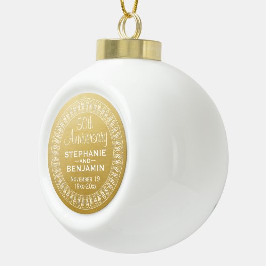 50th Wedding Jubileum Gepersonaliseerd goud Keramische Bal Ornament (Rechts)