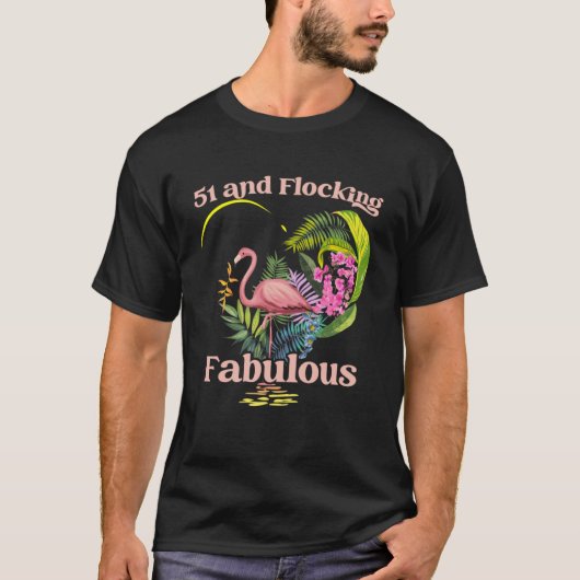 51 jaar oud en Flocking Fabulous Flamingo Geboorte T-shirt (Voorkant)