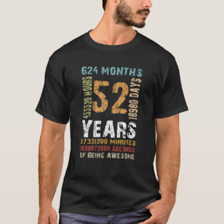 52e verjaardag 52 jaar oude Mannen met een retro- T-shirt