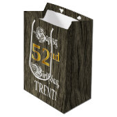 52e verjaardag: Faux Gold look & Faux Wood Pattern Medium Cadeauzakje (Voorkant Gekanteld)