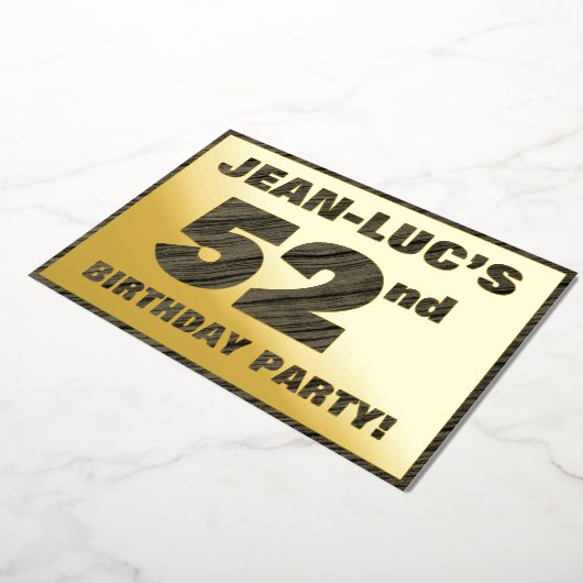 52e verjaardagsfeest — Krachtige nep-houtnerftekst Folie Uitnodiging (Gedraaid)