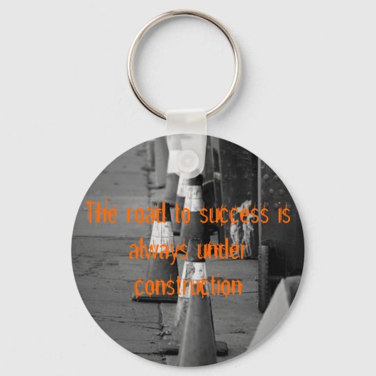 538322407_7856d9a679. De weg naar succes is al... Sleutelhanger (Voorkant)