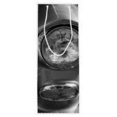 55 Chevy Headlight Grayscale Wijn Cadeautas (Achterkant)