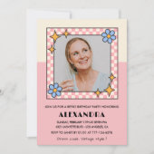 55e verjaardag uitnodiging Retro Groovy Pink Flowe (Voorkant)