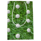 55th Birthday Golf Balls on Grass Medium Gift Bag Cadeauzakje (Voorkant)