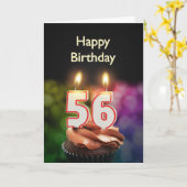 56e verjaardag met cake en kaarsen kaart (Gele Bloem)