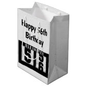 56th Birthday Black Odometer Medium Cadeauzakje (Voorkant Gekanteld)