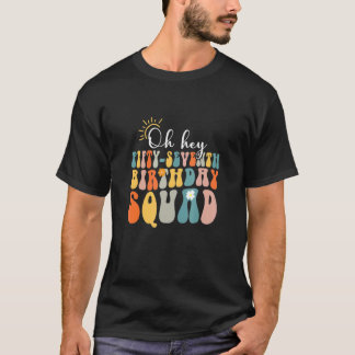 57 jaar oude kindermeisje Retro Groovy 57e geboort T-shirt